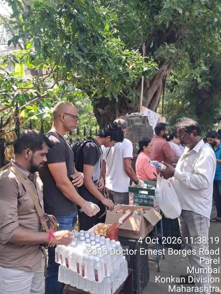 Food distribution at KEM Hospital